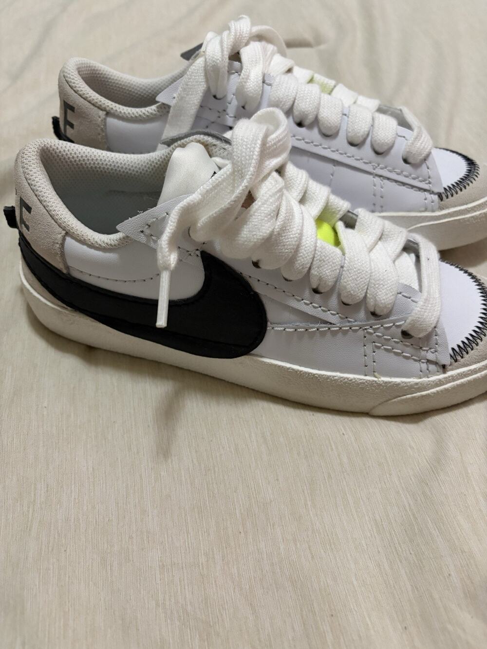 Nike Low Top Lace Up Athletic Sneakers White/Black Womens 6 - Picture 1 of 4